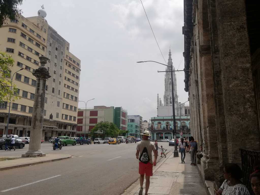 pasear por centro habana carlos iii